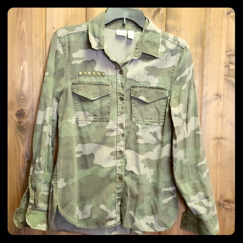 Women's long sleeve camo cotton button down shirt